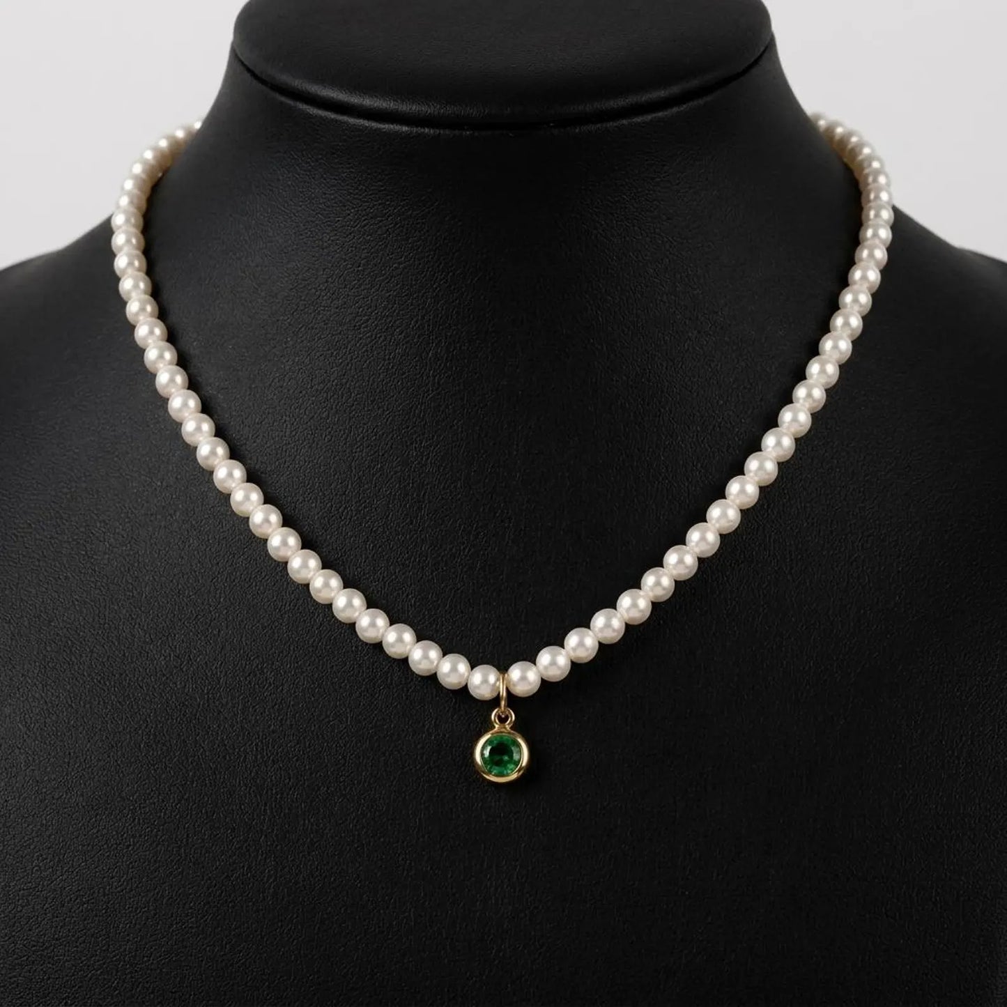 Emerald Charm Pearl Necklace