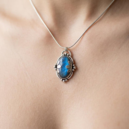 Labradorite Filigree Silver Necklace